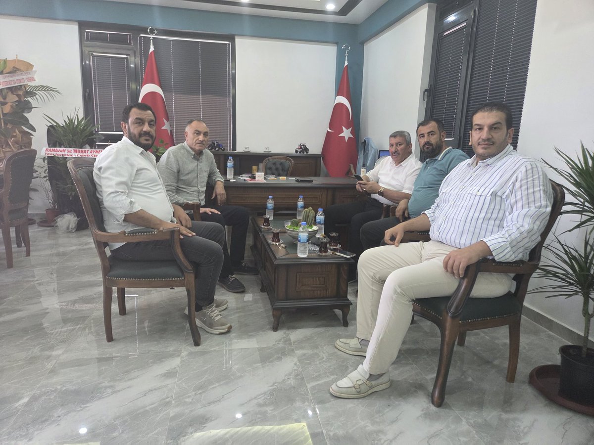 kubat_emin's tweet photo. Değerli akrabam @abdullahtacarr çalışma ofisinde ziyaret ettik. Bize olan ilgi ve alakasından dolayı teşekkür ederiz. https://t.co/noesJF80Qo