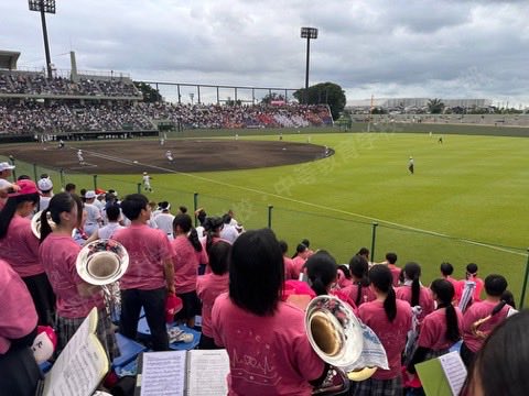 sanichi_brass's tweet photo. みなさんこんにちは！佐日ブラスです🌸
野球部の皆さん激戦を制しての夏の甲子園出場本当におめでとうございます！最高の感動をありがとうございました😭
私たち佐日ブラスも、甲子園のアルプススタンドから全力の演奏で熱いエールを送ります！応援よろしくお願いします📣
#佐日ブラス #吹奏楽 #甲子園 https://t.co/e1QUNg0xIY