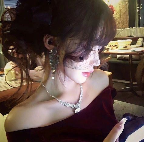 Bladytraviezo's tweet photo. Burgundy velvet, off-shoulder elegance, and a diamond glow
BPFL https://t.co/da2chKAzN6