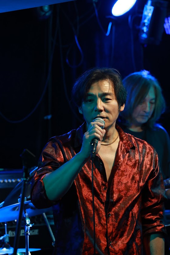 OZAKI_REBORN's tweet photo. 2026.7.25
新宿 #アイミュージックバー にて
#いちじょうみう
作家10周年パーティー

#尾崎豊 さんが大好きないちじょう
そんな訳でハイレベル尾崎シンガーさんが集合
そして尾崎のバックで活躍されたギタリスト
#江口正祥 さんの演奏

歌だけでなくトークもありの4時間でした

#なにわの尾崎
#松本Q https://t.co/ZWuUIS57ss