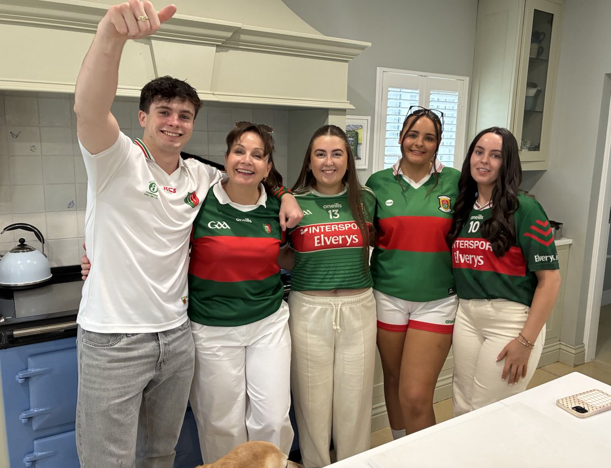MAYOMADnotblog1's tweet photo. Hunger Games Day! The odds are against us but going up with loads of hope ! βOptimism is the faith that leads to achievement. Nothing can be done without hope and confidence,β #mayogaaπβ€οΈ #inthistogether πβ€οΈπ€πͺπ»#andysera #seaofgreenandred https://t.co/qJAwjLTAzP
