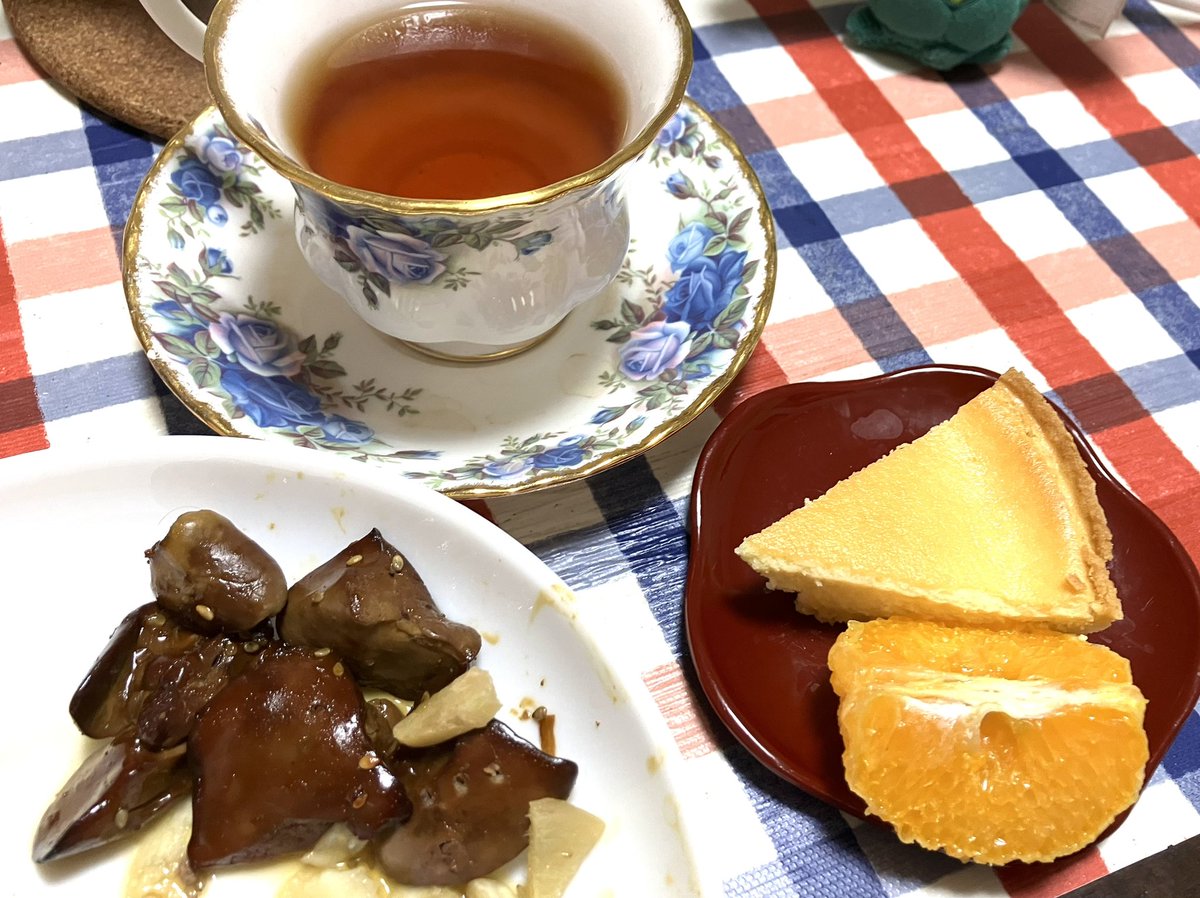 99_kaku's tweet photo. またお湯に浸かり、モロゾフチーズケーキの残りをいただく贅を極めました https://t.co/jDimna2cDU