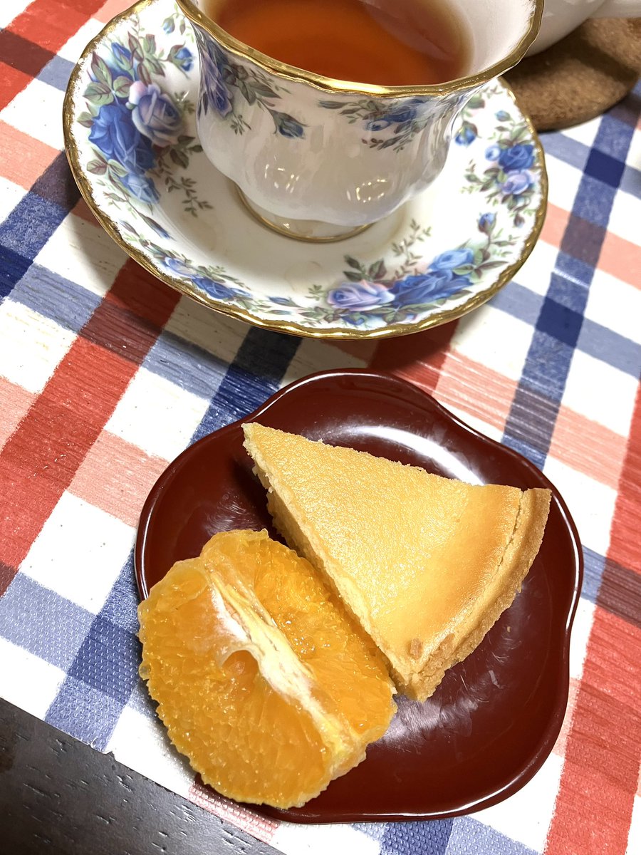 99_kaku's tweet photo. またお湯に浸かり、モロゾフチーズケーキの残りをいただく贅を極めました https://t.co/jDimna2cDU
