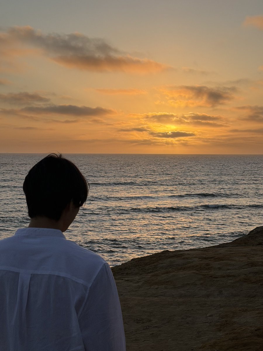 jungwon_mine's tweet photo. the boyfriend material vibes these pics exude ♥︎ https://t.co/OiNsUujhGy