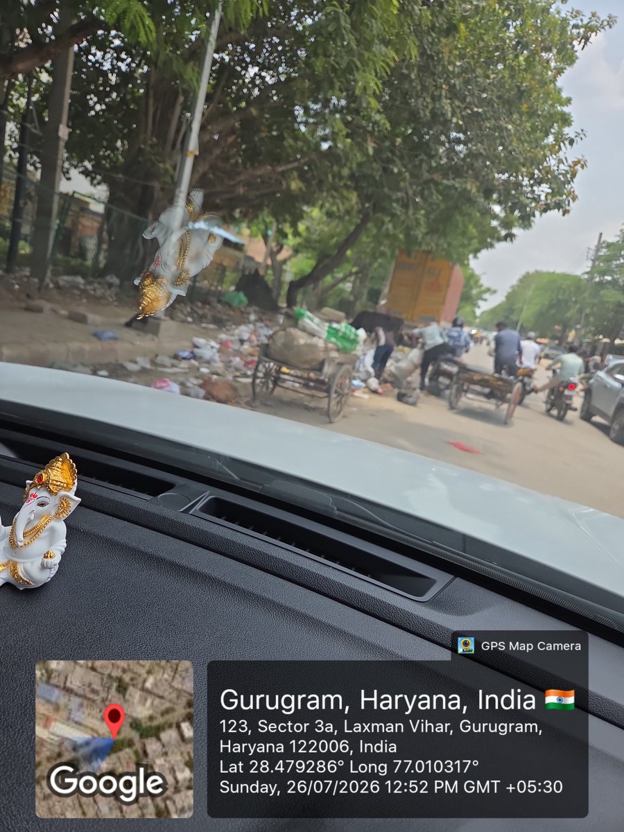 indianssharma's tweet photo. @MunCorpGurugram ,@DC_Gurugram ,@cmohry ,@MukeshSharmaGG 

See the garbage condition of Dhanwapur road behind sector 4 Gurgaon,no garbage  collection from last one week,  it's seems this is not in MCG jurisdiction https://t.co/HpIoviPcgd