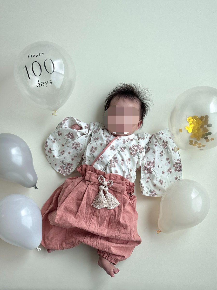 baelee1010's tweet photo. ちょっと前に娘100日でお家で写真撮影🤳백일잔치はやらないって言ってあったんだけど、親戚にお披露目しに行ったらお餅準備されてた☺️

スタジオ撮影は首座ってからの方が可愛く撮れるってどっかで見たから、来月あたり撮るつもり📸💕 https://t.co/8OGtC1J1X6