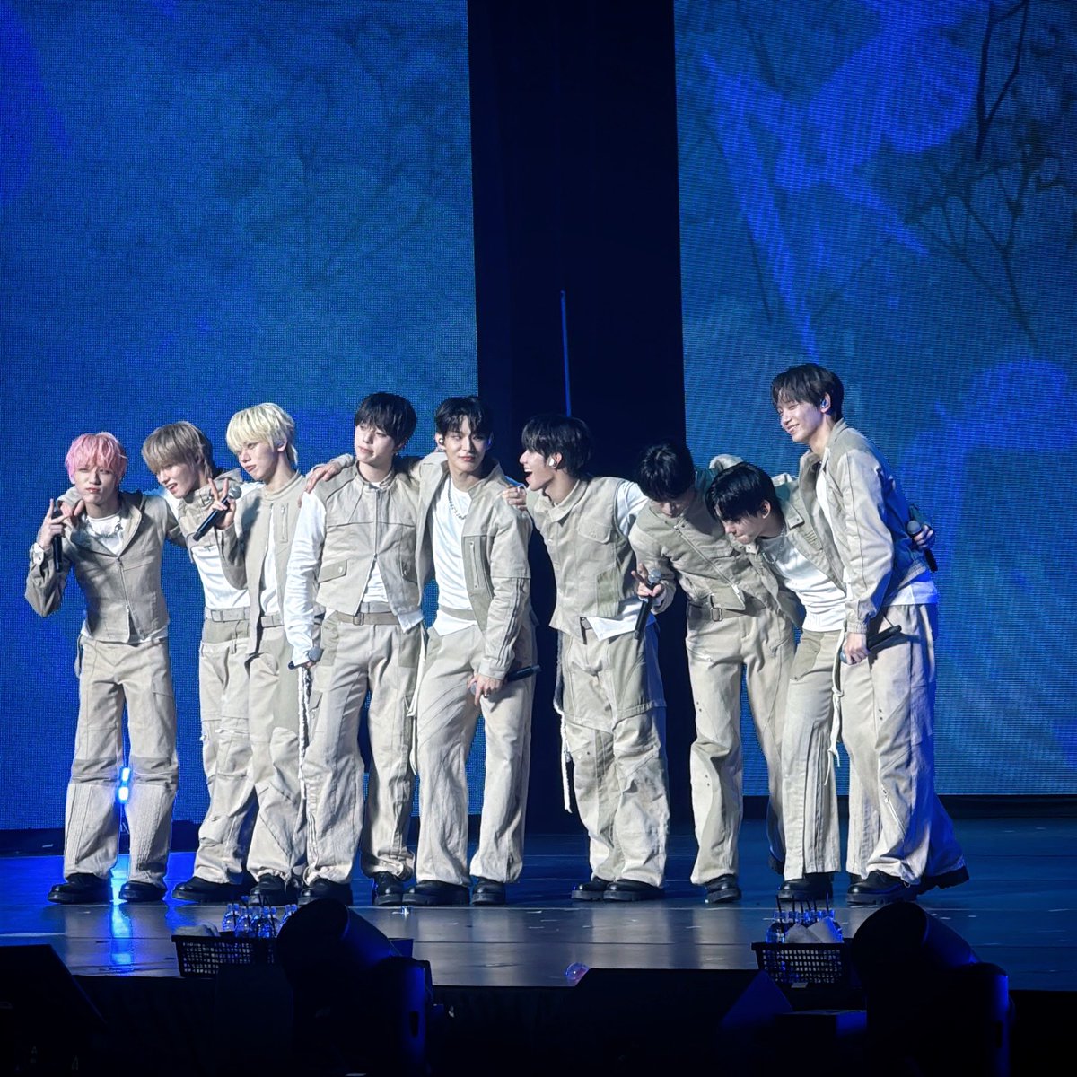 jmsdvr_'s tweet photo. 🩵⋆｡‧˚ day 1 🩵ིྀ ˚‧｡⋆

#AHOF  #아홉 
#THE_FIRST_SPARK
#THE_FIRST_SPARK_IN_MANILA https://t.co/ngAWCitQUh