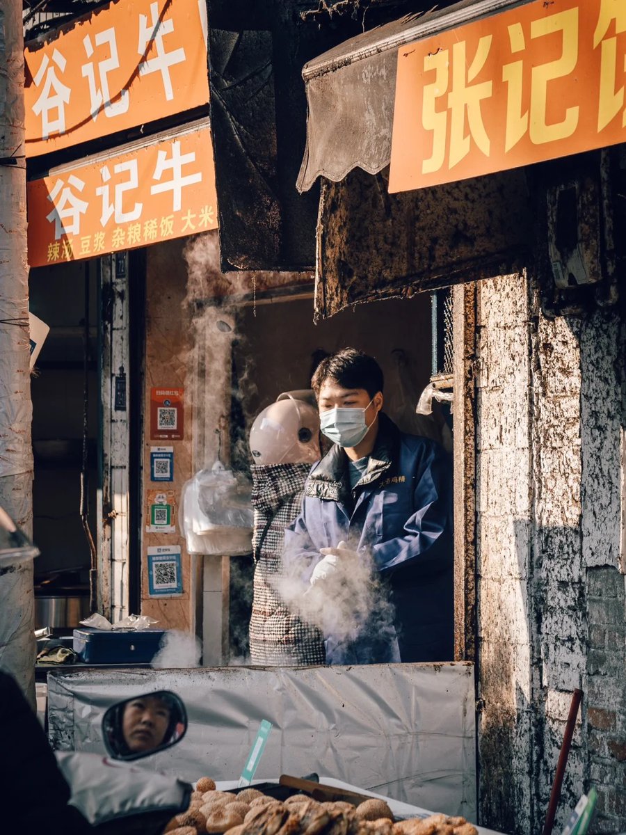 H06361378's tweet photo. [It’s 1AM at my tiny street stall—steaming ramen, warm smile, and stories no one else tells. Late-night hunger’s never just about food.] https://t.co/o8mWZYI8lC