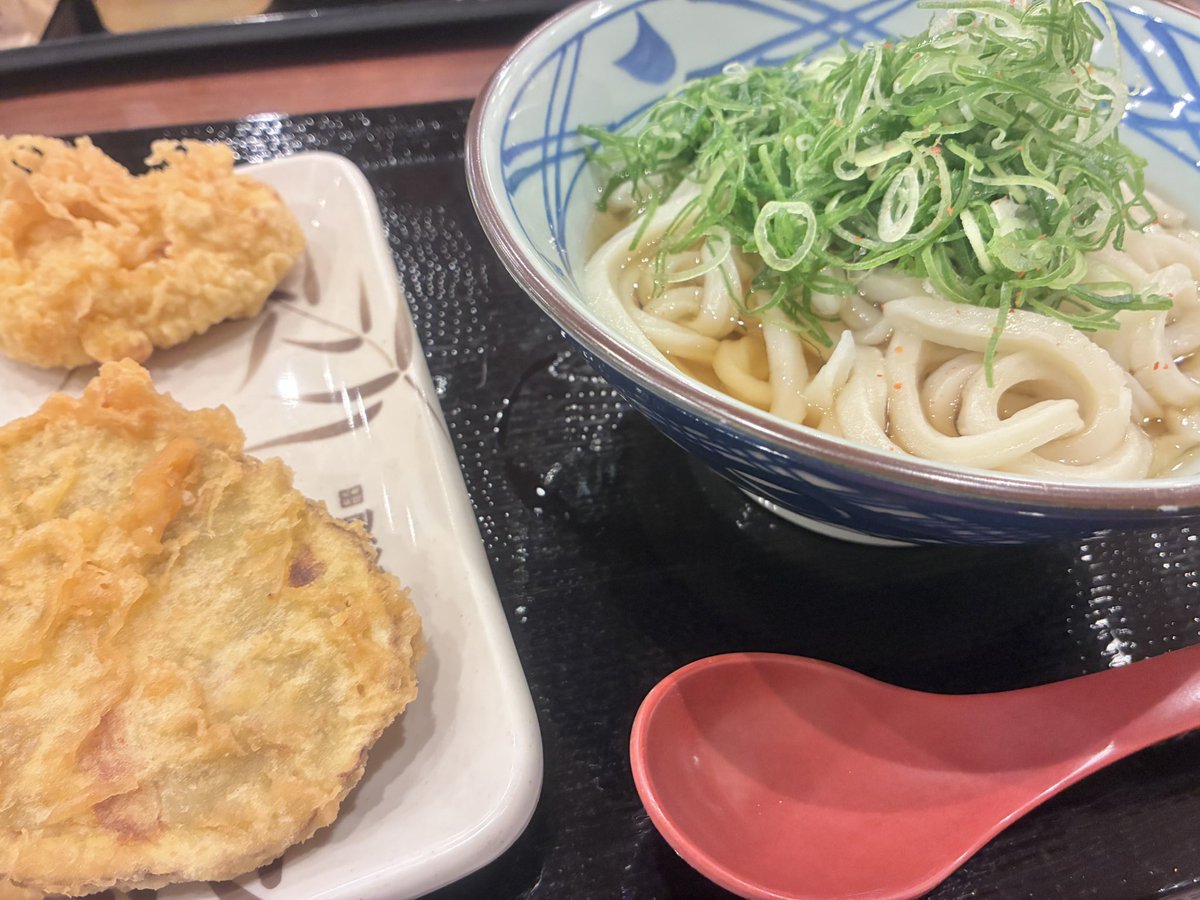 murasakinote16's tweet photo. うどん食べて帰ります😋 https://t.co/qkRFfiX4OW