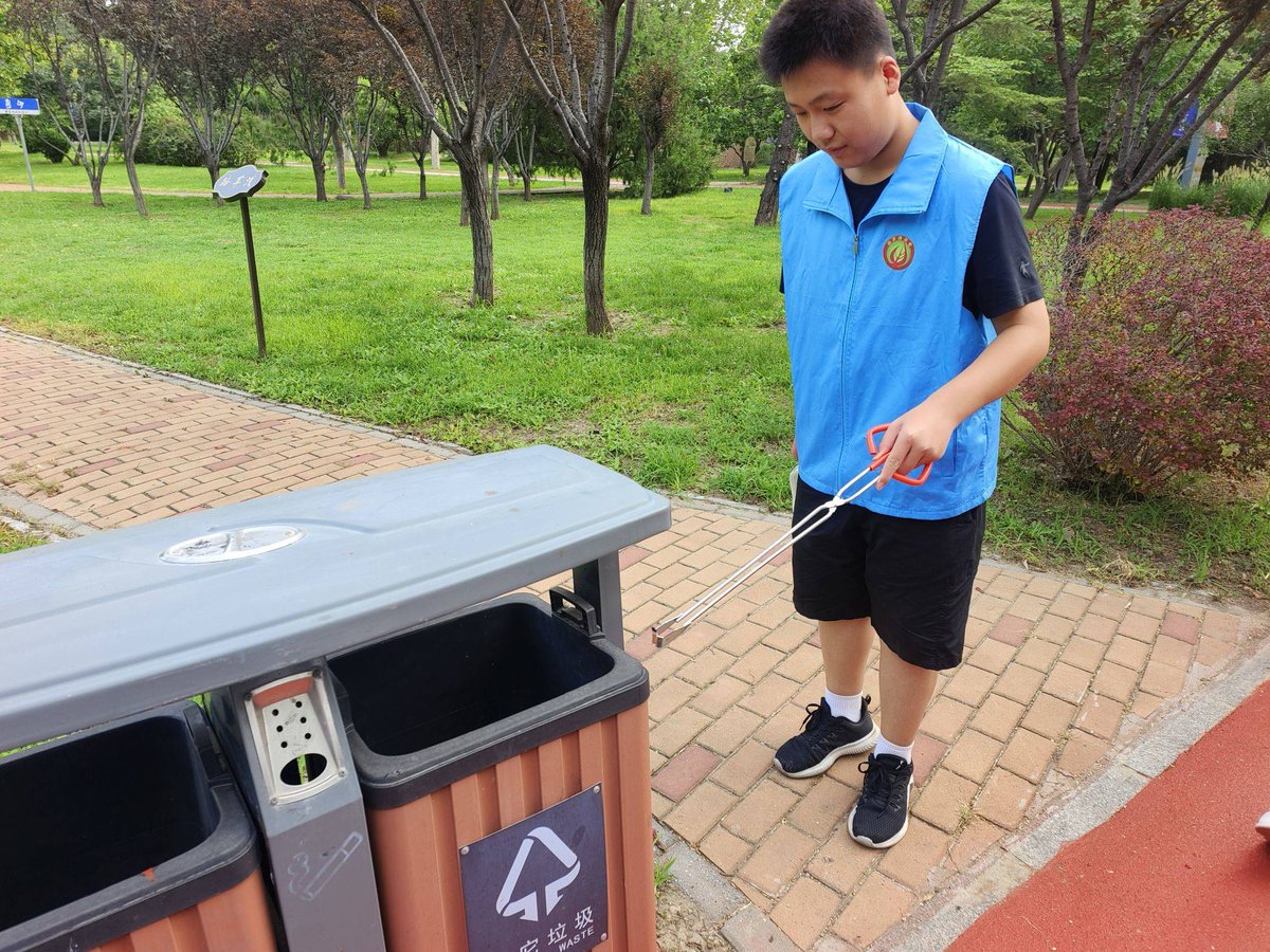 jinaganeun1in's tweet photo. Join our neighborhood park clean-up this Saturday (9 AM)! Bring gloves u0026 water—let’s make our shared space bright. Free snacks for all participants! https://t.co/SV2nAUEHXj