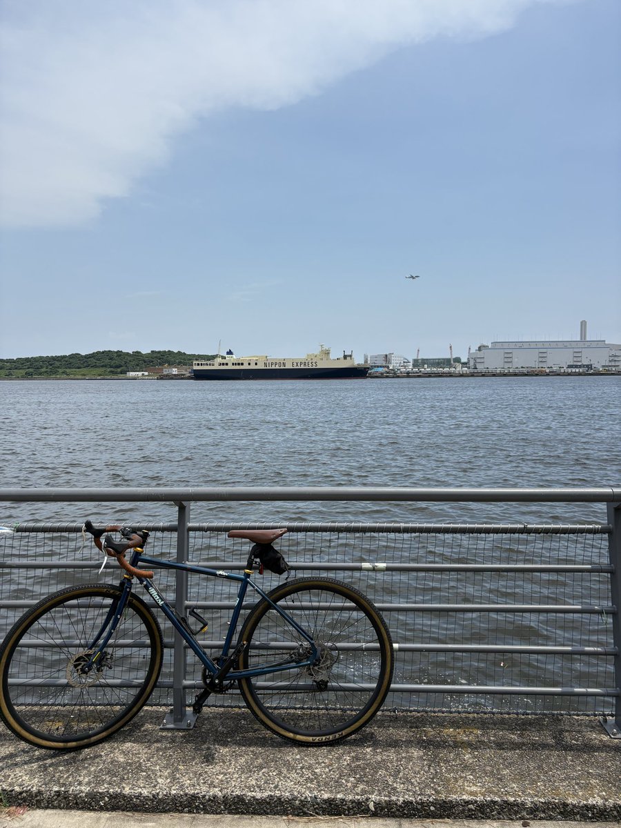 Emokaz169788's tweet photo. 久しぶりにサイクリング🚴‍♂️
休憩中にお天気アプリで気温を確認したら、めっちゃ雨マーク！洗濯物干してたからランチはスキップで急いで移動したものの、途中で降られてびっしゃこ☔️それも激し目🤣この時期は気をつけないとね！
ミュウツーのレイド参加したら、イロチやった🤩
#サイクリング
#ポケモンgo https://t.co/sGMYGKxU04