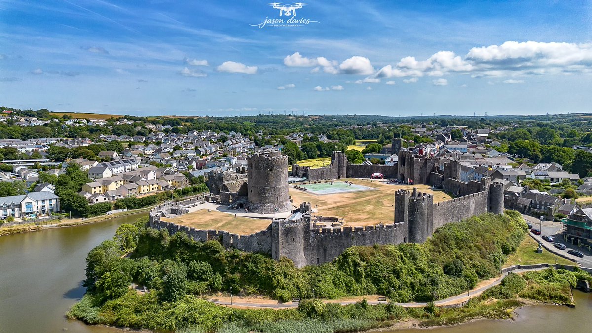ItsYourWales's tweet photo. Lovely view of Pembroke castle.  Courtesy 
@jason5873448601  #Wales #WelshPassion https://t.co/w9I0Gz9pJl