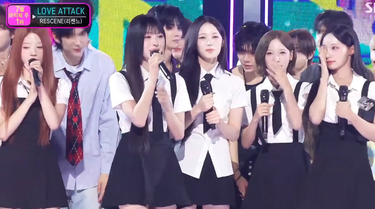 AboutMusicYT's tweet photo. Love Attack by RESCENE wins its first win on Inkigayo, 2 years after its release. https://t.co/hDTdiFHSjW