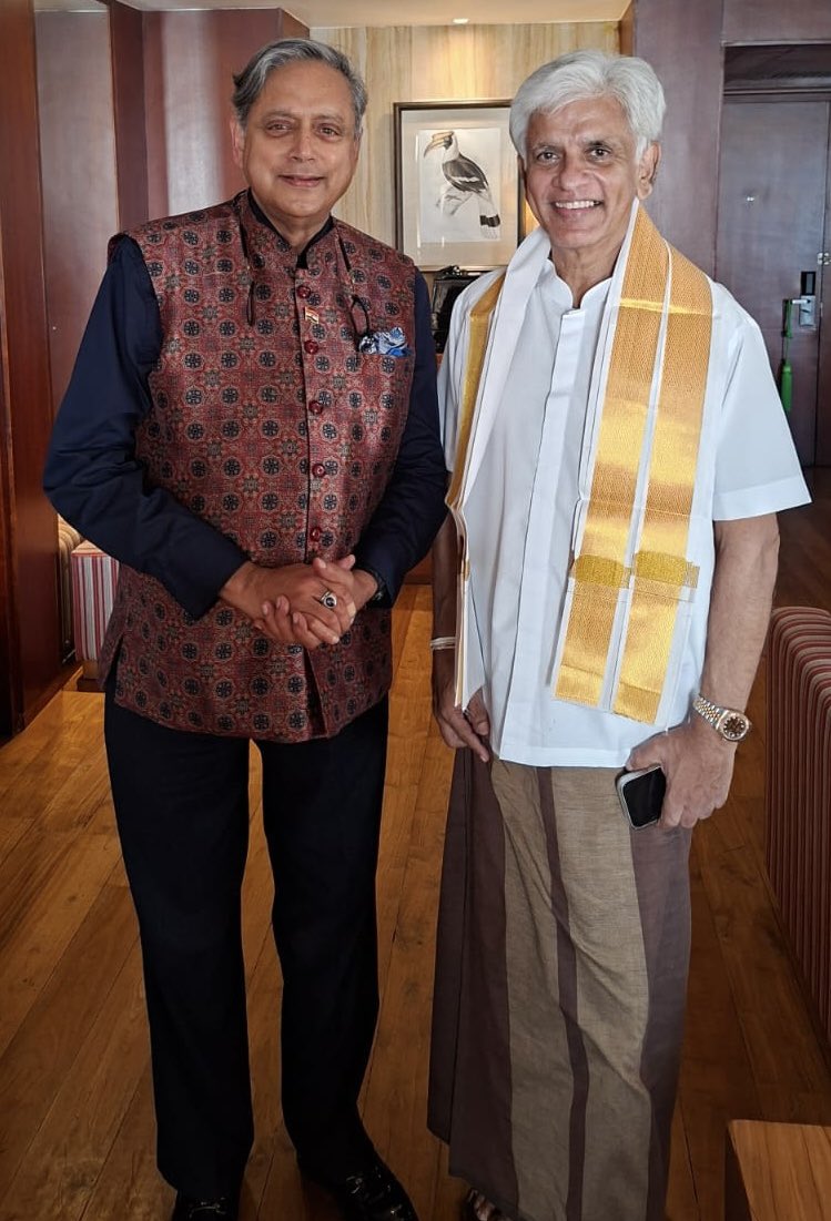 ShashiTharoor's tweet photo. Cricket fans might have some difficulty in recognizing this former Sri Lankan cricket captain who called on me in Colombo. Yes, this is the new, svelte, post-bariatric surgery @ArjunaRanatunga! 

Asked how it felt after years of being famously roly-poly even at his cricketing peak, he told me he now plays charity matches and cheerfully bats for three hours, whereas pre-surgery he could barely get through three overs!