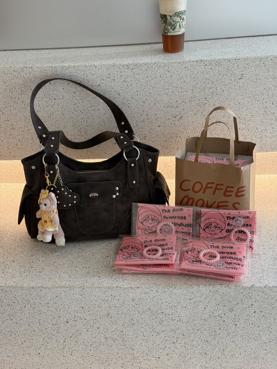 chubbiekiki's tweet photo. วันนี้ใครมาคอนเสิร์ตแวะมารับ giveaway 
วันเกิดน้องกรกันได้นะค้าบ😻🐷💖

#SPECTACLECONCERT2 
#PROXIEGorn
#23YearsOfGornInBloom 

*อยู่ฝั่งซ้ายตรงจุดลงทะเบียนนะคะ ตรงที่นั่งหินอ่อนค่ะ https://t.co/8CDI6U2VTT