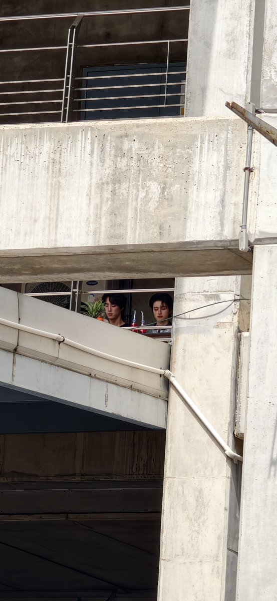 Sslookyee's tweet photo. เจออลันกับเอเอ 🥺
#BUS_LIGHTASONE_D3 https://t.co/wP4t14oCI9