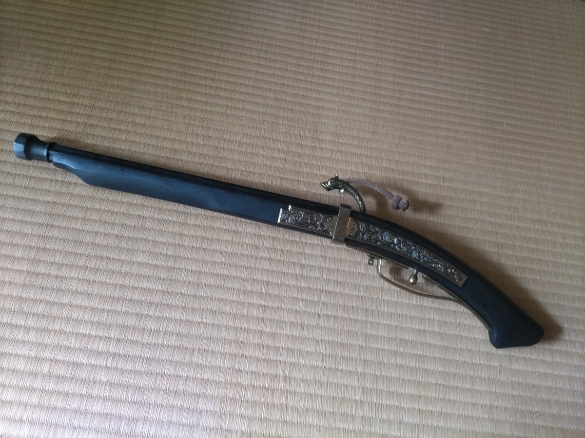 FujimiMy32's tweet photo. クリーンセンターのフリマイベントで、こんなものゲットしてきた😂

重さもあるし、引き金引けるし😁
種子島〜💕好きなんだよ〜💕
・・・・・・でも、なんに使うんだこれ😂コスプレか？

クリーンセンターの職員さんの、これ買うんだ😅の顔が〜😂 https://t.co/7lQ4L29tVq