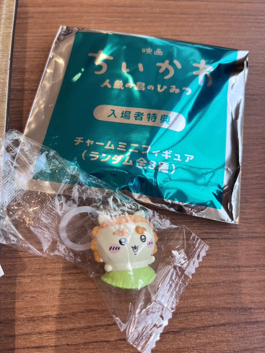 yujaron_ron's tweet photo. ちいかわ４人で見て、くりまんじゅう×3、シーサー×1だったときは笑うしかなかったけど🤣
2人の方に交換していただいてラッコ先輩とちいかわちゃんに変わったから、とりあえず被りは防げた☺️🤍
娘の推し、ハチワレとモモンガに出来なくて申し訳ない😭 https://t.co/YMRD4TK4Q7