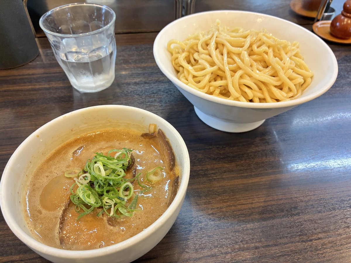Velvet_Prelude's tweet photo. 楽器を見て、つけ麺を食べて、ぐりーんは帰ります　またなHAMAMATSU https://t.co/0pbRxbShIB