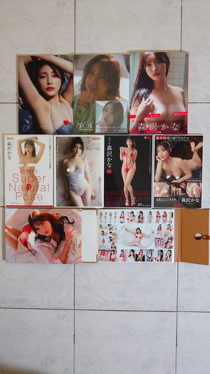 Wallace0345's tweet photo. ついに手に入れました... ずっと欲しかった写真集!

当時は台湾からの購入方法が分からず、ずっと心残りで。 今、ドラゴンボールを全部集めた気分です。

これらの本を眺めているだけで幸せです🥰
#森沢かな #森澤佳奈 https://t.co/uQbL0ozn3O