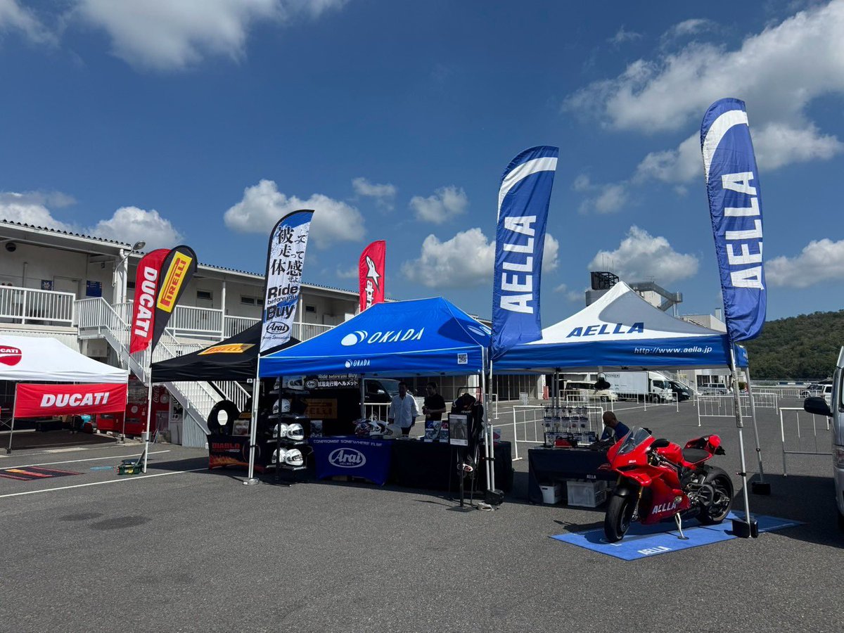 DucatiHyogo's tweet photo. 昨日は岡山国際サーキットにてDucati Challenge Dayを開催しておりました🏍
天候にも恵まれ、多くの方々にご参加いただき誠にありがとうございました🤝♡

今回はスペシャルゲストがお2人❣️
DUCATI Team KAGAYAMAより
加賀山 就臣 監督
ライダー 水野 涼  選手

お盆期間も通常通り営業いたします🫡 https://t.co/M2FnOFSAhz