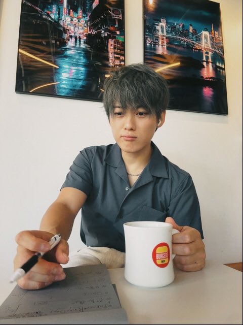 yy_tnk's tweet photo. ただただ満ちて、
絞り出すのでもなく
押し付けるでもなく
溢れ出る悦びをただ分け合う。

その感覚はどこか無重力で
自身の音楽の輪郭に触れられる。

それを表現できる事は、幸せで堪らない。

その瞬間の為の、心身共に日々の調整と日常。

音楽が大好きだ。

愛してくれてありがとう。

東京楚々完 https://t.co/7alxwCeRUp