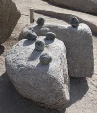 MagicManure's tweet photo. @SterlingCooley @umutcangun @lukecaverns The official explanation is pounding stones, sand as an abrasive and lots of free time. https://t.co/PbCDfQERA0