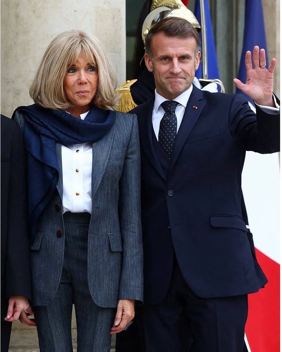 DEYCatherine1's tweet photo. @lallier_michel @EmmanuelMacron @Brigitte1eDame Bonjour Michel bon dimanche à toi aussi merci gros bisous 😘 bonjour M le Président de la République @EmmanuelMacron 👍👏❤️ bonjour Mme Brigitte Macron 💞💐@Brigitte1eDame 💞💐#AveclePresident #TAEM bon dimanche à vous Cher Président !
@EmmanuelMacron 👏👍 https://t.co/eClcY5vnQf