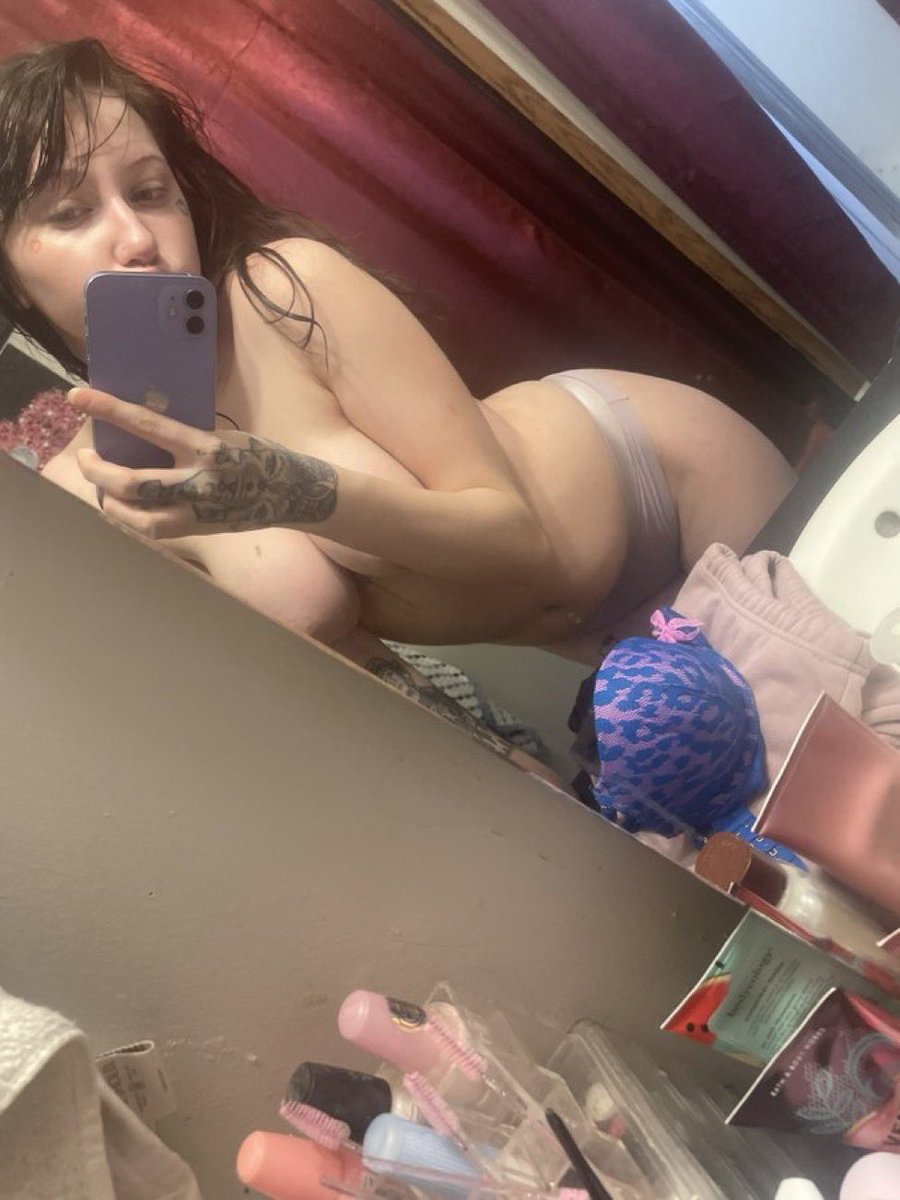 jazlynn32's tweet photo. Who’s up for ft shows?

#bostonfreaks #617freaks #cambridgefreaks #617freaks #springfieldmafreaks #413freaks #worcesterfreaks #508freaks https://t.co/Q4e9woDb2r