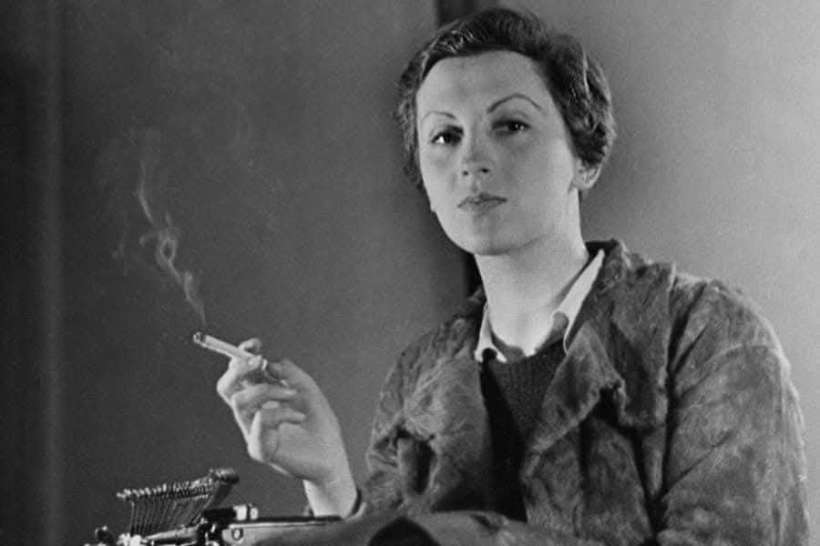 laf_portal's tweet photo. Gerda Taro, φωτογράφος &amp; η 1η γυναίκα πολεμική φωτορεπόρτερ που σκοτώθηκε στην πρώτη γραμμή του μετώπου κατά την διάρκεια φωτορεπορτάζ, στις 26/7/1937 (μάχη στην πόλη Brunete, περίχωρα Μαδρίτης)
Συμμετείχε ενεργά στον αντιφασιστικό αγώνα
*Ακολουθούν φωτογραφίες της
#antireport https://t.co/uaTmDAhbf1