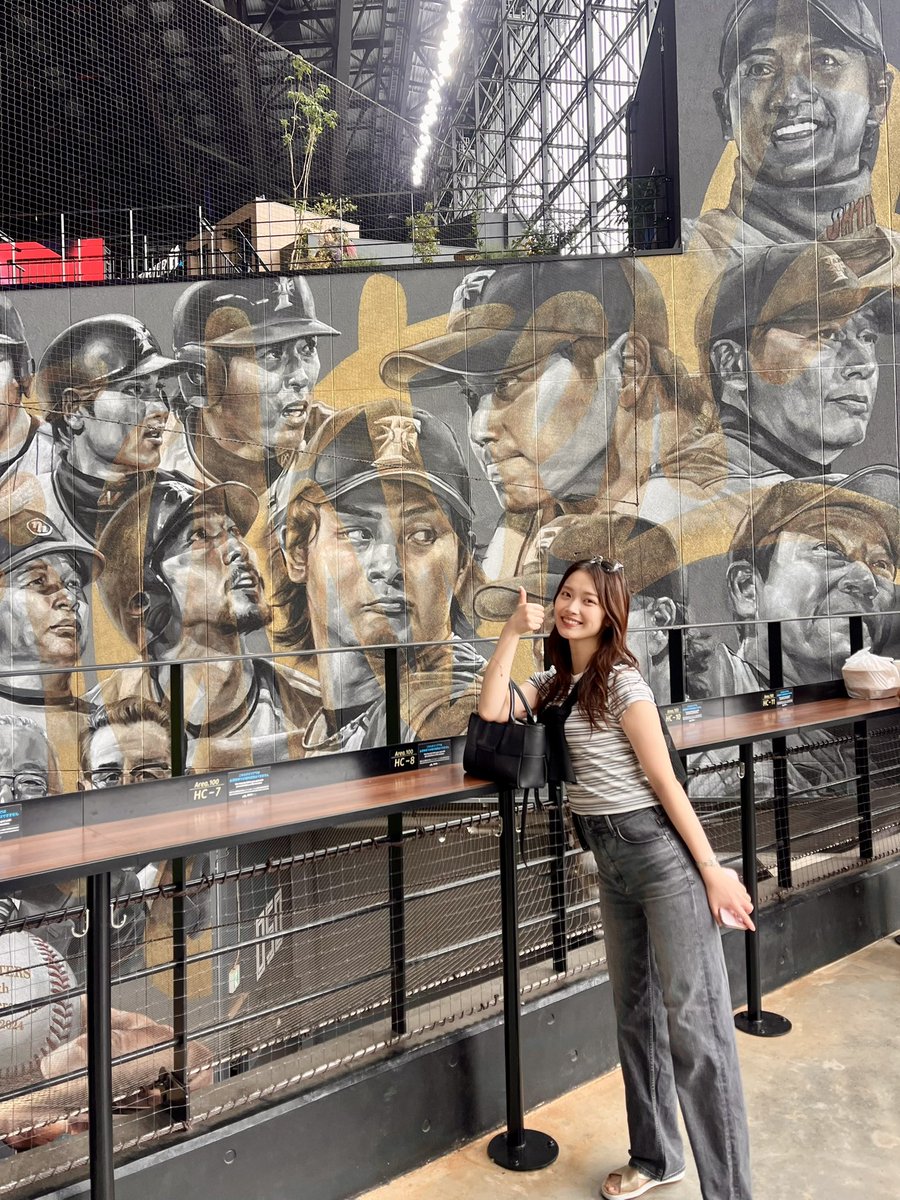 Wakako_1119's tweet photo. 昨日、初エスコン観戦へ🦊
球場の作りもビジョンの演出もグルメも気温も試合展開も最高すぎました👏🏻
ファイターズ実況といえばの土井さんにもお会いできました！実況席の雰囲気がイケイケでかっこよかった〜！！ https://t.co/4gU5ViwbHU