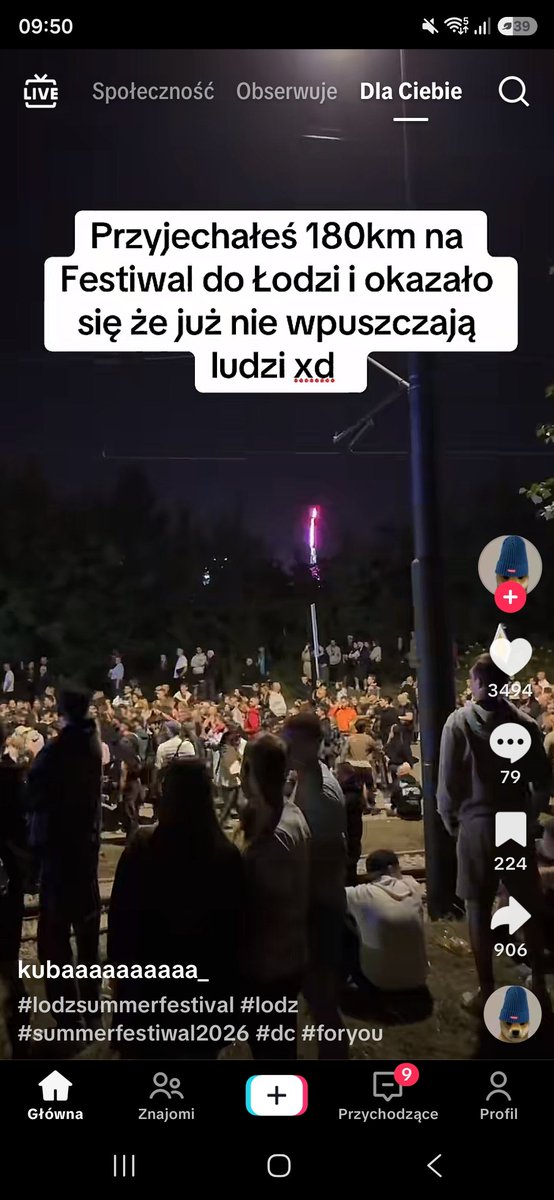 holybrekker's tweet photo. specjalnie dla ciebie, o panie, rozciągną polane i rozmnożą pracowników oraz stoiska, abyś mogl wejść i abyś nie rzucał w złości buteleczką 

co to są za kmioty JA JEBIE XD https://t.co/JbqFNq48IV