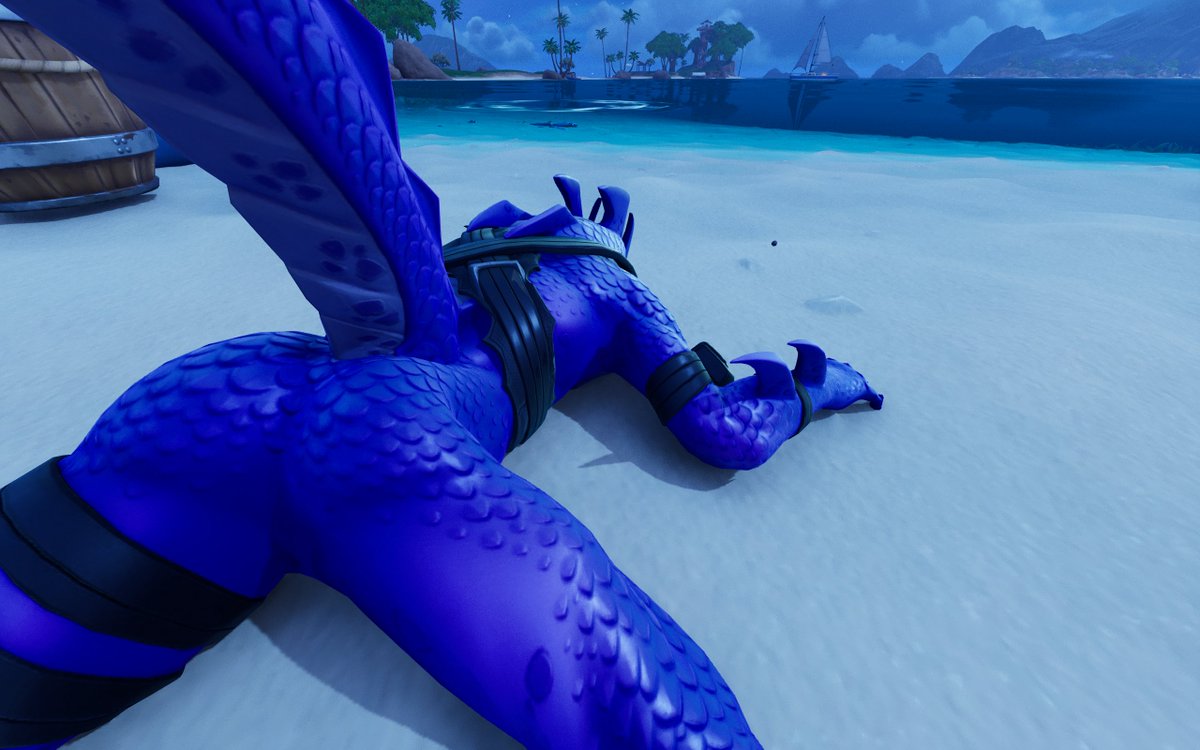 HybridSimp's tweet photo. Crash landed on the beach

#hybrid #fortnite https://t.co/yZGfjGiGmg