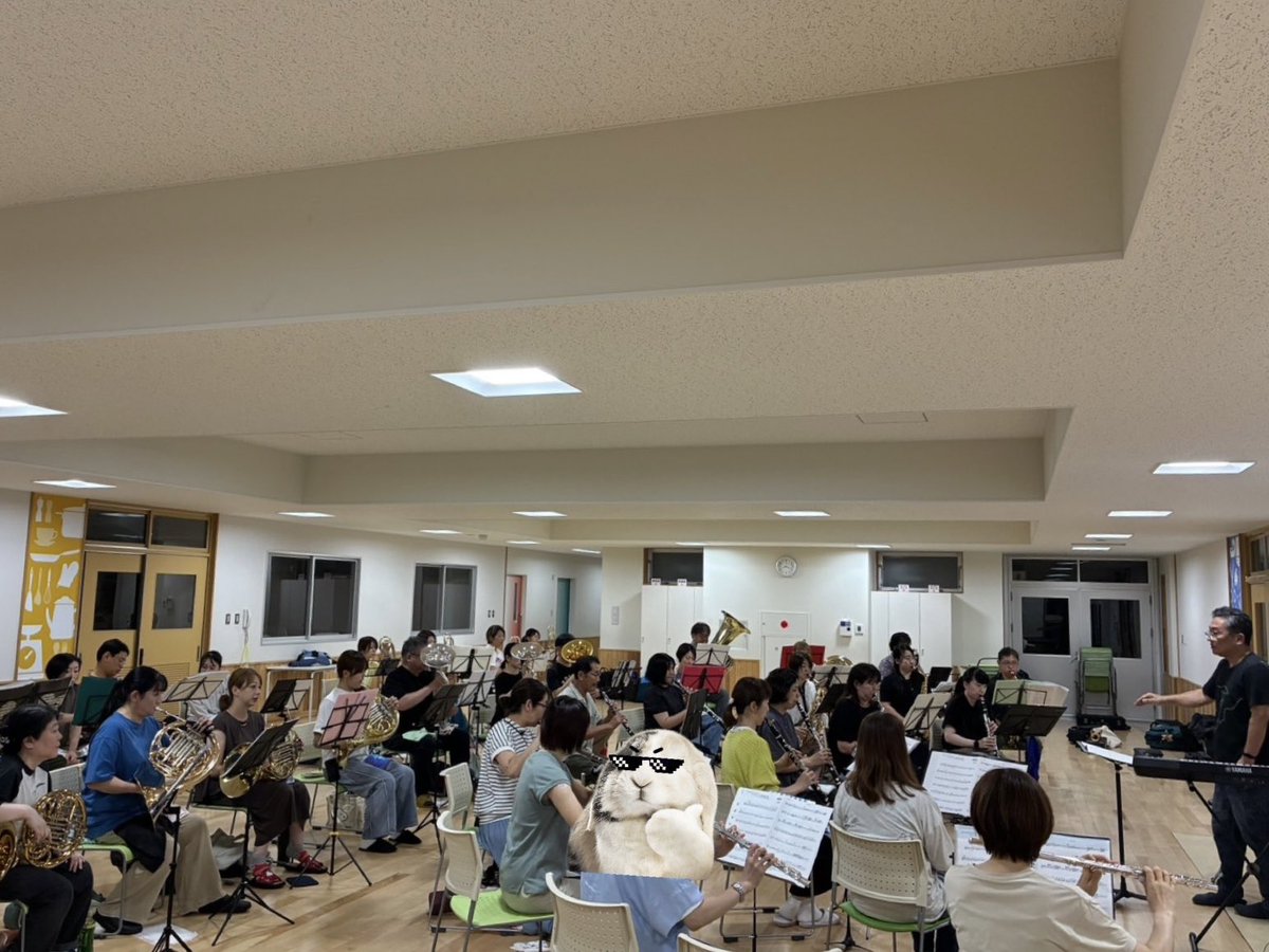 EbinaWind's tweet photo. こんにちは🌞

昨日は激しい雷雨と打楽器の積み込みのタイミングがしっかり被ってしまい、色々と大変でした…⛈️

そんな足元が超超悪い中、フルート＆ピッコロパートへ見学者が来て下さいました😭
ありがとうございます😭
（お久しぶりのぬいぐるみ見学者も🚃🌱）

#えびすい #吹奏楽 #海老名 https://t.co/X1OKp9wnPH