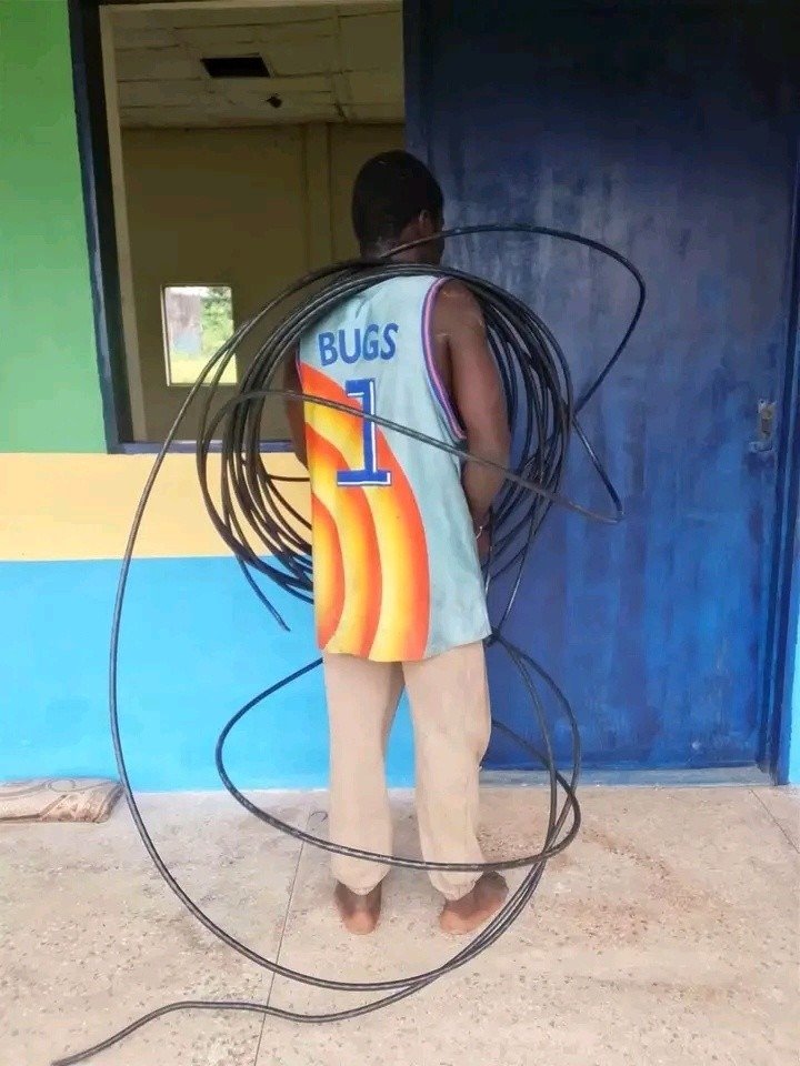 Adaigboglobal's tweet photo. Abia State Security Operatives Arrest Samuel Taiwo, from Ogun For Stealing Wires At Nnenna Otti Bus Terminal, Ụmụahia https://t.co/NOlLIkiFf9