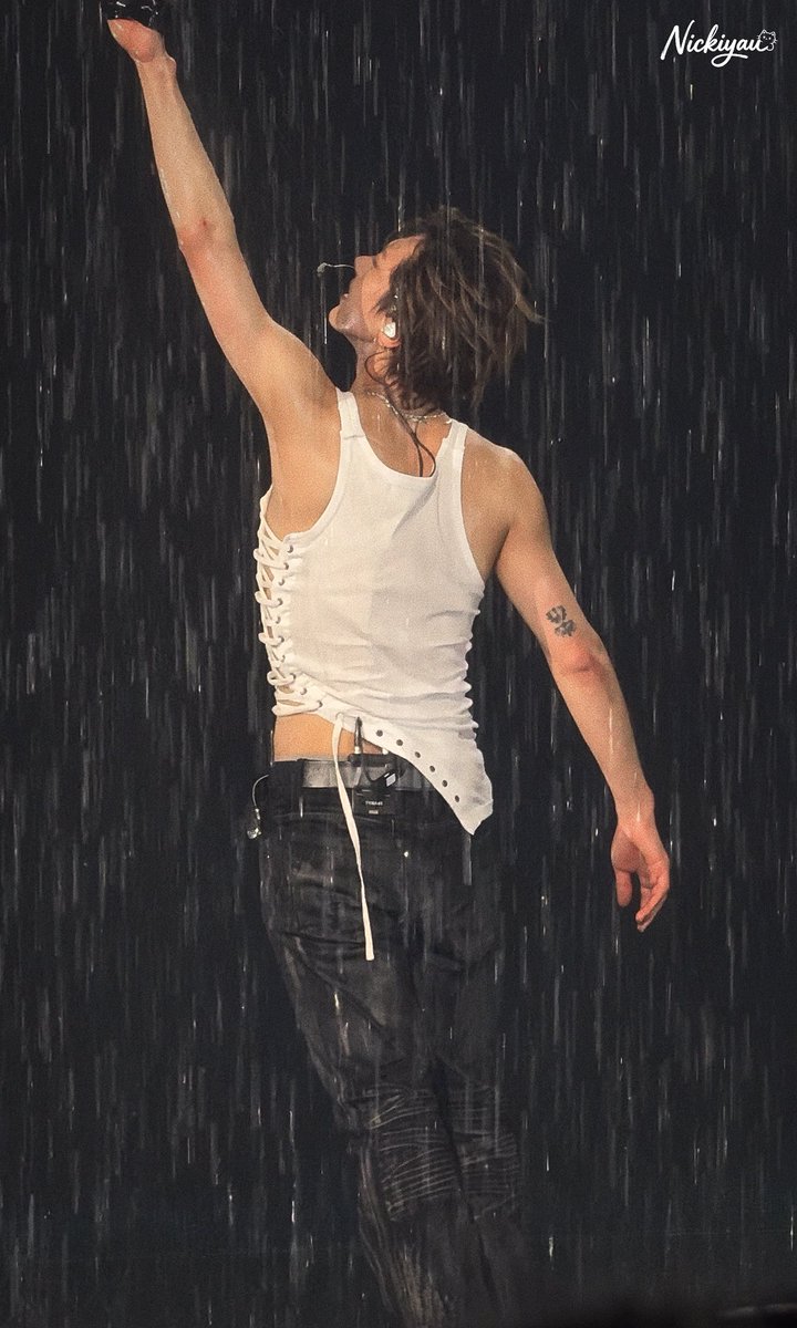 NickiYau10's tweet photo. Make me go insane
Never turn the faucet off

#TENCORE0110Concert https://t.co/05Bhrn4CAU