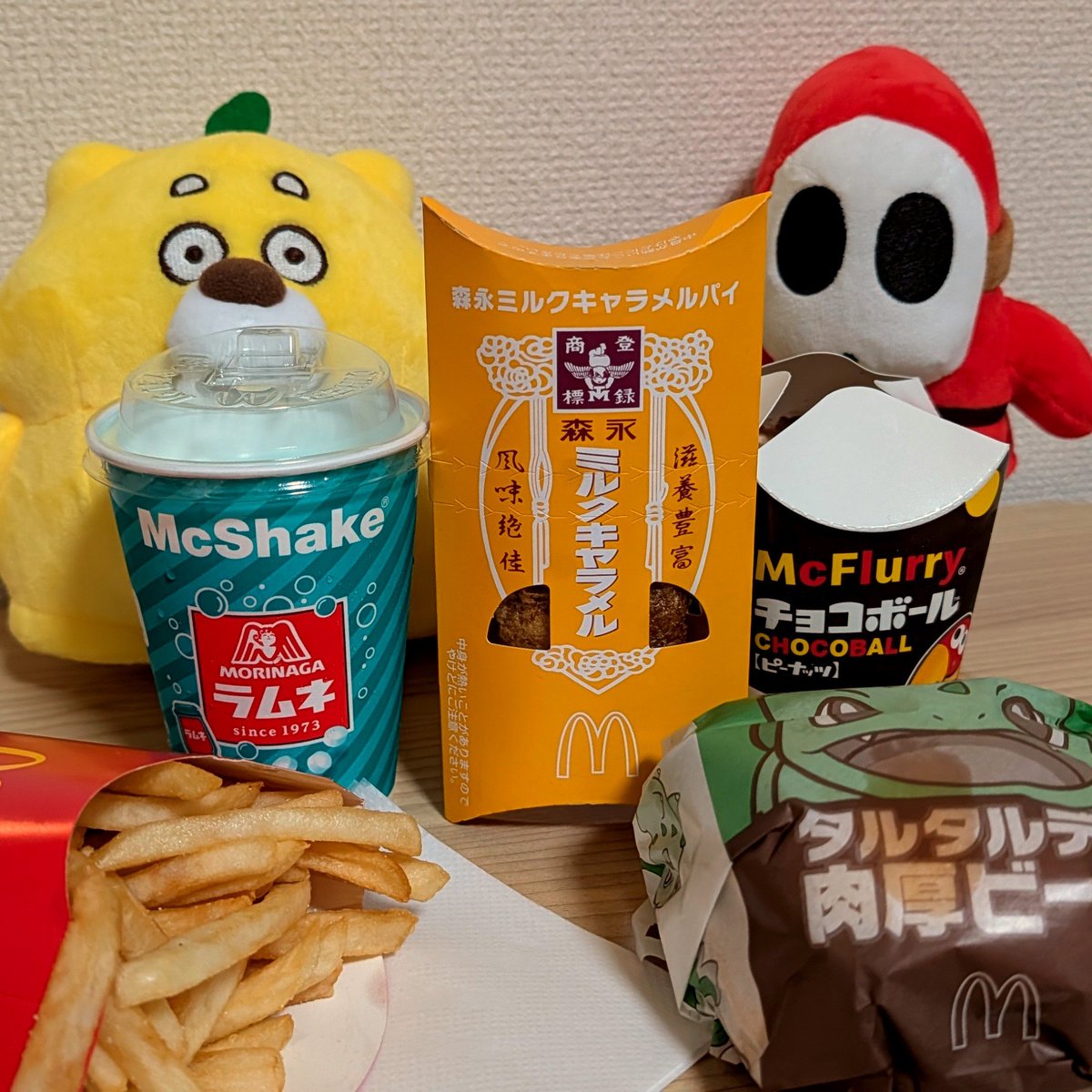 kumakin_shyguy's tweet photo. マックの森永スイーツコンプリートしたよ https://t.co/F7Z0ilN5ZH