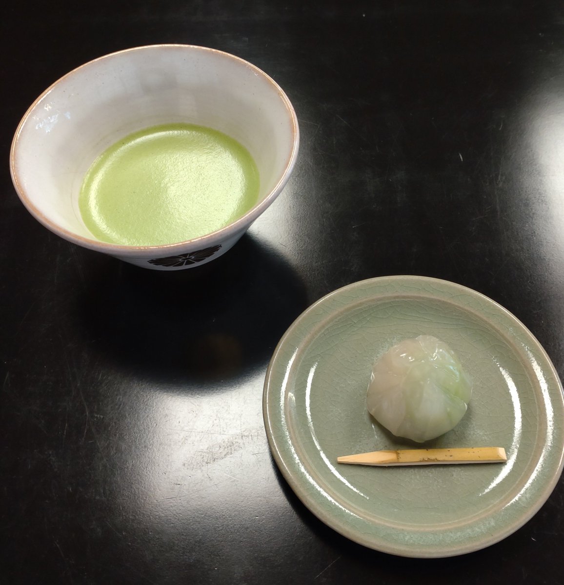 sheepofapril's tweet photo. 俵屋吉富でいただいた「草の露」。
葛にこしあん、至福のお味でした。 https://t.co/dj2NLgsTE2