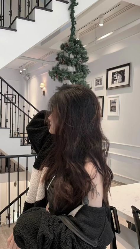 chaiqqq's tweet photo. Winter vibes and a hair mood to match soft waves, warm layers, and a cozy glow
sSy https://t.co/EsDJJ0Ll7C