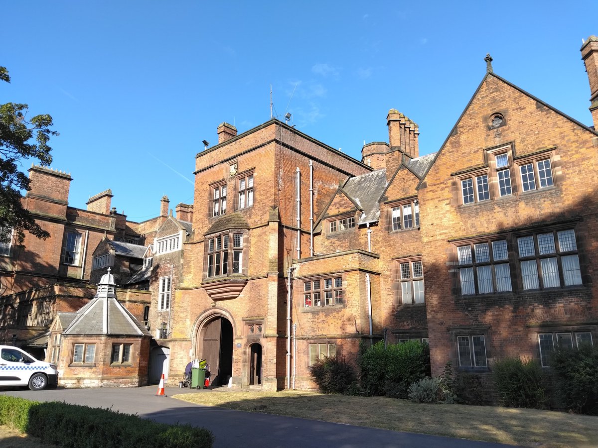 pollyjo12's tweet photo. Some more form yesterday #croxtethhall  #croxtethpark https://t.co/LT8BFDoY3E