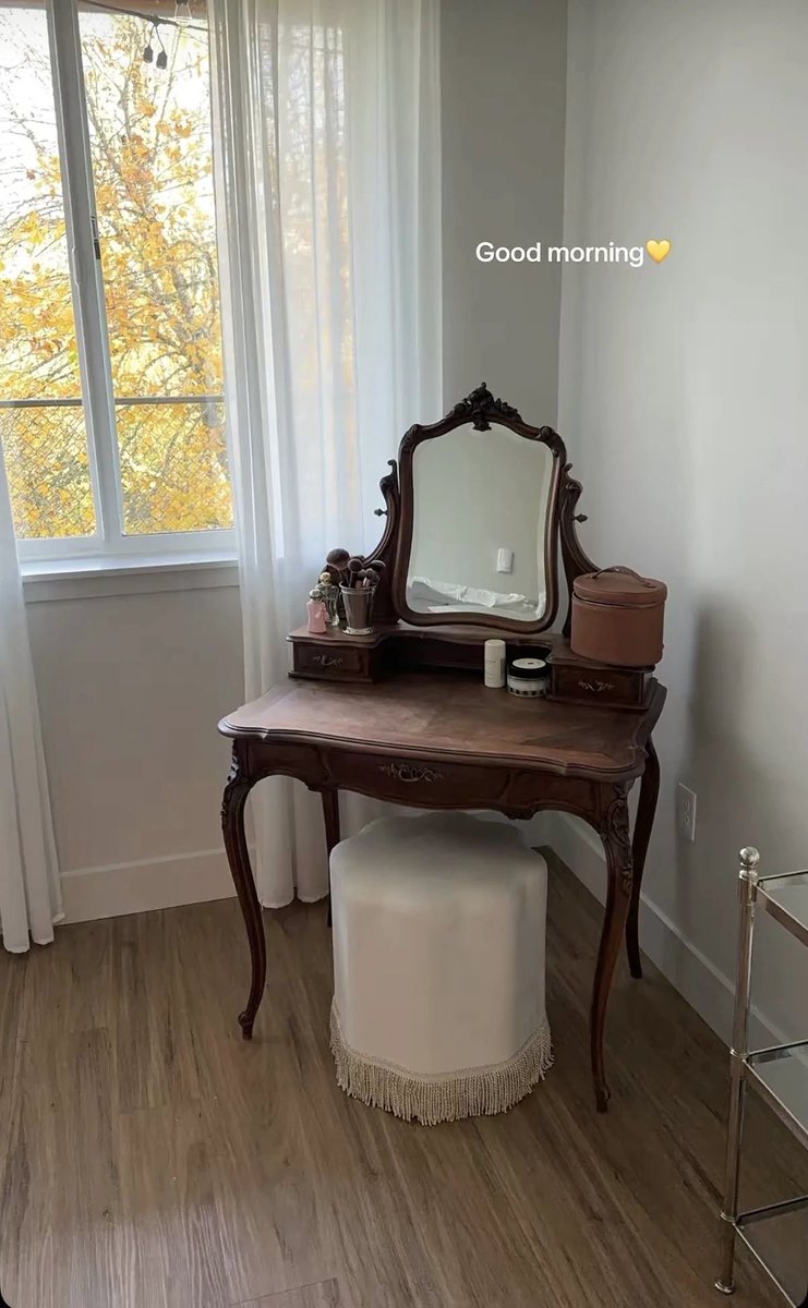 300moods's tweet photo. dream vanity https://t.co/QGObKzRRQU