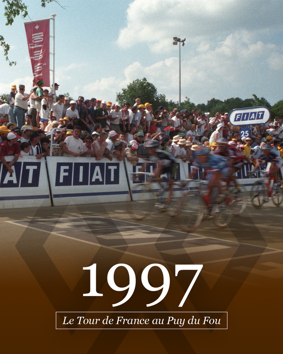 PuyduFou's tweet photo. Le #TourdeFrance au #PuyduFou ! 🚴

💡 Le saviez-vous ? Le Puy du Fou a accueilli le Grand Départ du Tour de France à 3 reprises : 1993, 1999 et 2011.

👉 Le Puy du Fou était aussi l’arrivée de la 4e étape du Tour en 1997 !

Qui aimerait voir @LeTour de France au @puydufou ? 🤚 https://t.co/dkMvILkB2w