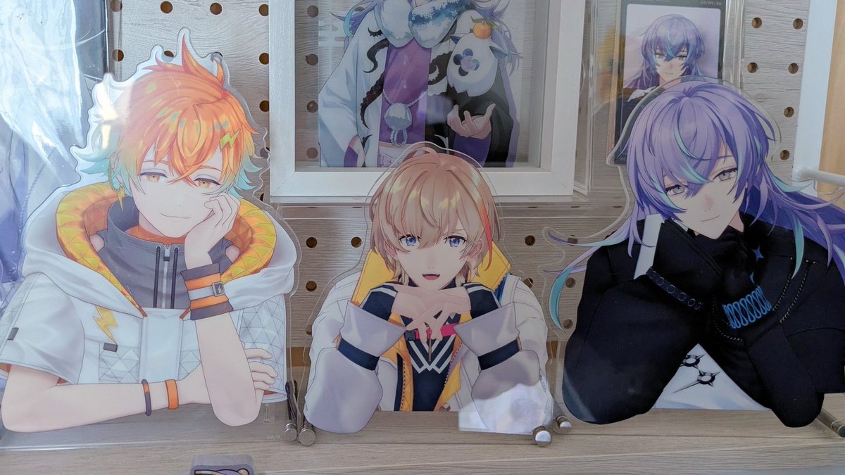 _chimakiruri_'s tweet photo. KNTちっっっっさ！
いや、ヒーローでっっっか！！！ https://t.co/OQkdvdyEJh