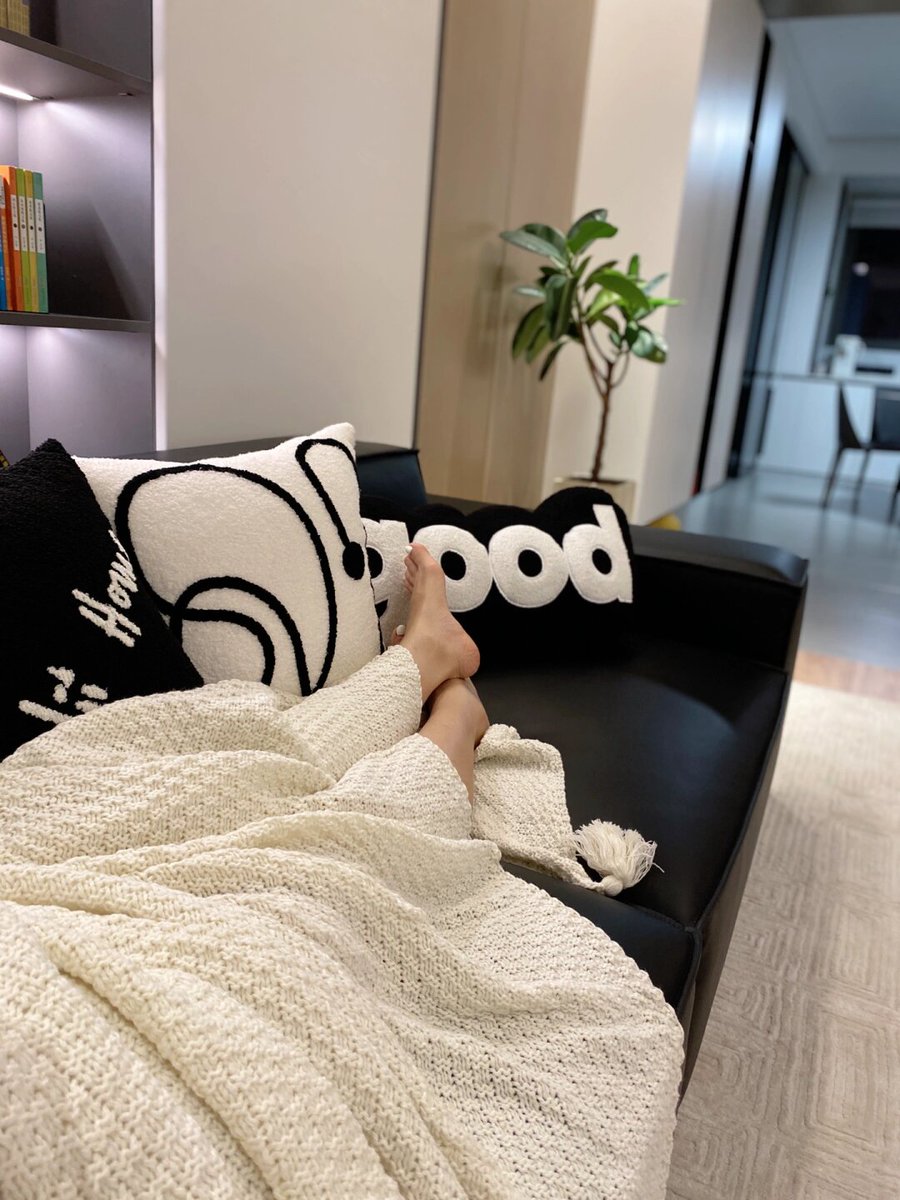 denisius14's tweet photo. Feeling totally drained after back-to-back work meetings today—just need to curl up with a warm drink and zone out for a while. https://t.co/0MM5J8oq9Q