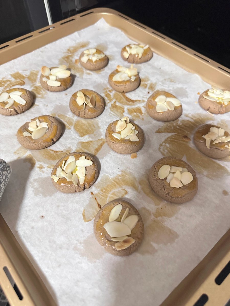 kodoku39's tweet photo. Fresh out of the oven! My first homemade chocolate chip cookies are perfectly golden, chewy, and way more rewarding than I imagined.  Baking magic hit different when it turns out this good!， https://t.co/e2HQt3Bnnc