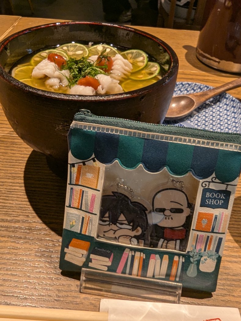 hisatoma's tweet photo. というわけで大阪来てます✌
お昼は鱧とかぼすの冷やしそば、その後ミックスジュース飲んで物販買って、旨辛ハラペーニョフライで開演前に軽く１杯やってます🍻 https://t.co/DdA7aLWsCr