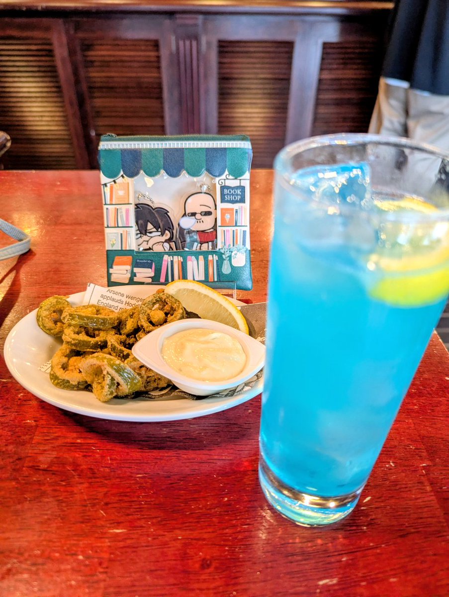 hisatoma's tweet photo. というわけで大阪来てます✌
お昼は鱧とかぼすの冷やしそば、その後ミックスジュース飲んで物販買って、旨辛ハラペーニョフライで開演前に軽く１杯やってます🍻 https://t.co/DdA7aLWsCr