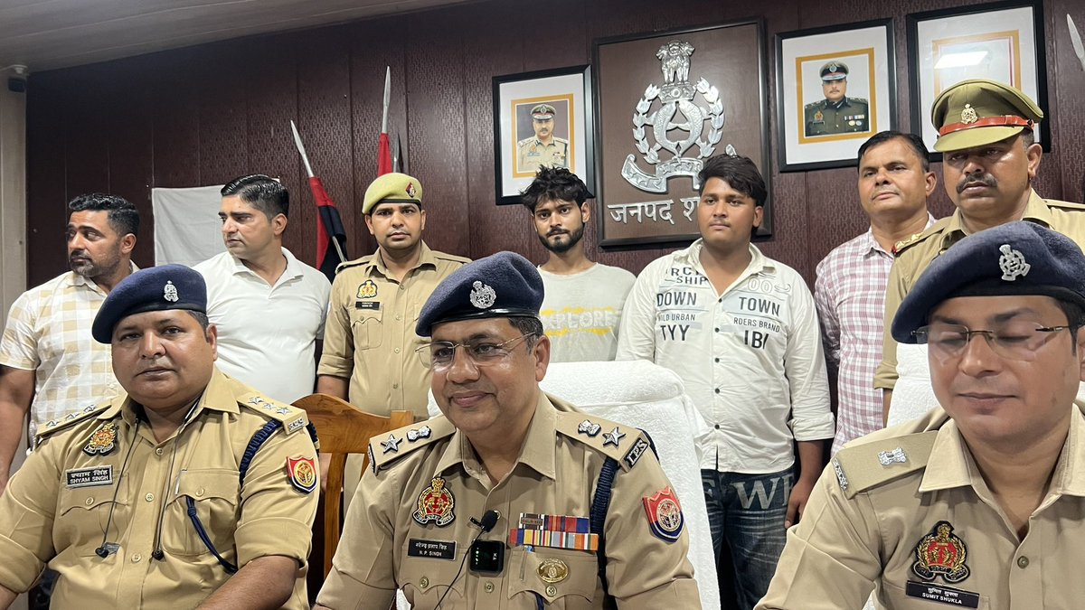 Ravijaglan14's tweet photo. #शामली 
बाबरी पुलिस ने लूट की घटना का किया खुलासा,लूटी रकम के साथ दो बदमाश गिरफ्तार,एसपी नरेंद्र प्रताप सिंह ने प्रेस वार्ता कर दी जानकारी।
@PoliceShamli https://t.co/zWmPzNrKRM