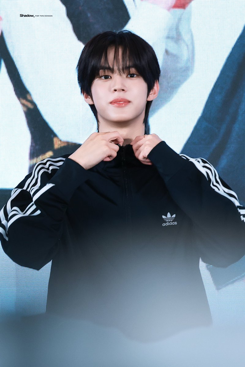 Shadow_dh130's tweet photo. 260726 아디다스 도후니 넘쭈ㅇㅏ..

#도훈 #투어스 #TWS #DOHOON https://t.co/nJtkI4TR2M