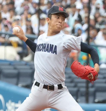 bokuhalux's tweet photo. 【圧巻の11得点】横浜、桐光学園を圧倒！
神奈川の頂点から夏の甲子園へ

第108回全国高校野球選手権
◤神奈川大会 決勝◢

���浜 11－1 桐光学園

横浜が決勝の舞台で11得点。

初回に先制すると、
2回に3点、4回に1点。
さらに6回3点、8回2点、9回にも1点。

12安打11得点の猛攻で、
桐光学園を11－1で破った。

先発は最速157キロ右腕・織田翔希。
桐光学園は林晃成、伊藤侑樹、小山田尊琥、峯岸鷹の4投手をつないだが、横浜打線が攻略。

激戦区・神奈川を制した横浜。

決勝で11－1。
圧倒的な強さを見せつけ、夏の甲子園へ。

#高校野球
#横浜高校
#桐光学園
#神奈川大会
#甲子園